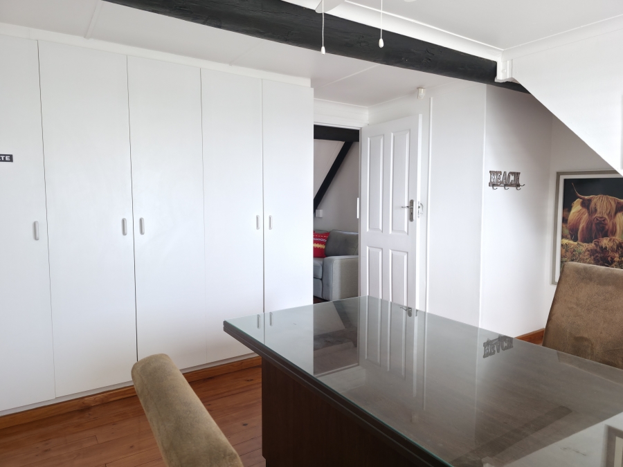 5 Bedroom Property for Sale in Wavecrest Eastern Cape